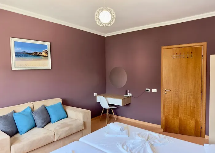 アパートホテル Family Vlorë