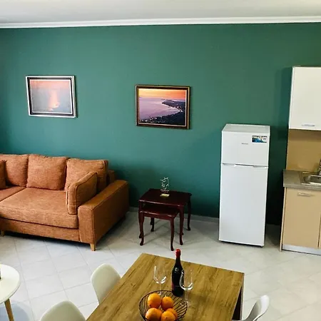 Aparthotel Family 3*